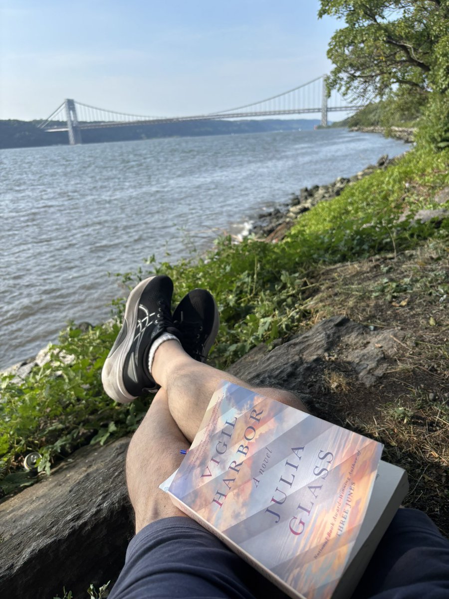 Joe_Amodio's tweet image. The first task of good writing is good reading. #georgewashingtonbridge #lazyafternoon #awriterslife