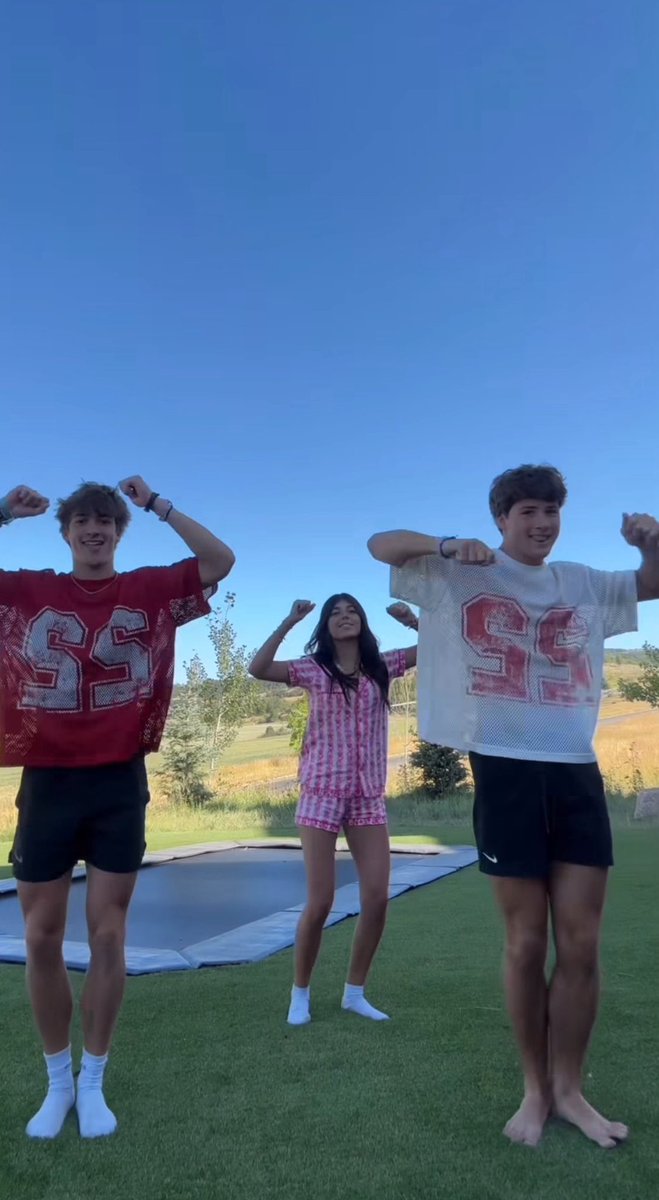 buffet_bobby's tweet photo. It amazes me how fucking gay these male TikTok/Reels guys act for views. I mean wtf are these guys wearing. At least Bryce Hall admitted that what he was doing was hella gay in 2020 and decided to react to them and move on. Time for these bozos to get a real job. #intervention https://t.co/VoGNkZIlCX
