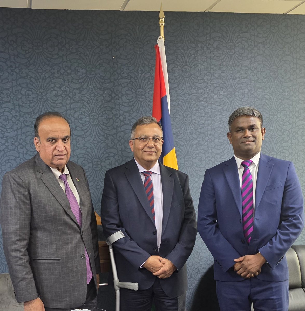 tamilsforum's tweet photo. @ohchr @FCDOGovUK @DavidLammy @10DowningStreet @CanadianPM @Waleska @volkerturk @10DowningStreet @DavidLammy @PaulBrummell @FCDOGovUK

@tamilsforum met with the Foreign Minister &amp; Deputy Foreign Minister of #Mauritius 🇲🇺 

It’s another key initiative of our global advocacy for #accountability #justice &amp; non-recurrence in #SriLanka

#Tamil #Genocide https://t.co/LPSS2gsmc3