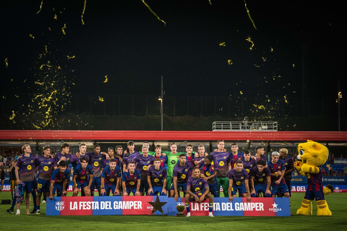 FCBarcelona's tweet image. The Gamper Trophy belongs to us 🏆