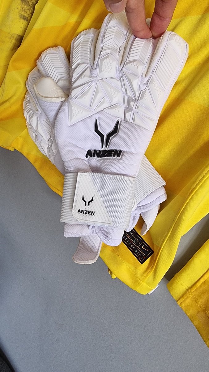 A long day today,  Leeds - Heathrow - Manchester.  But worth it to see Erin earn and enjoy her England opportunities.  Torrential rain in Norway testing her new <a href="/AnzenGk/">AnzenGK</a> gloves.  Back hard work with her club, to hopefully earn many  more adventures this season. @teamsportsaid