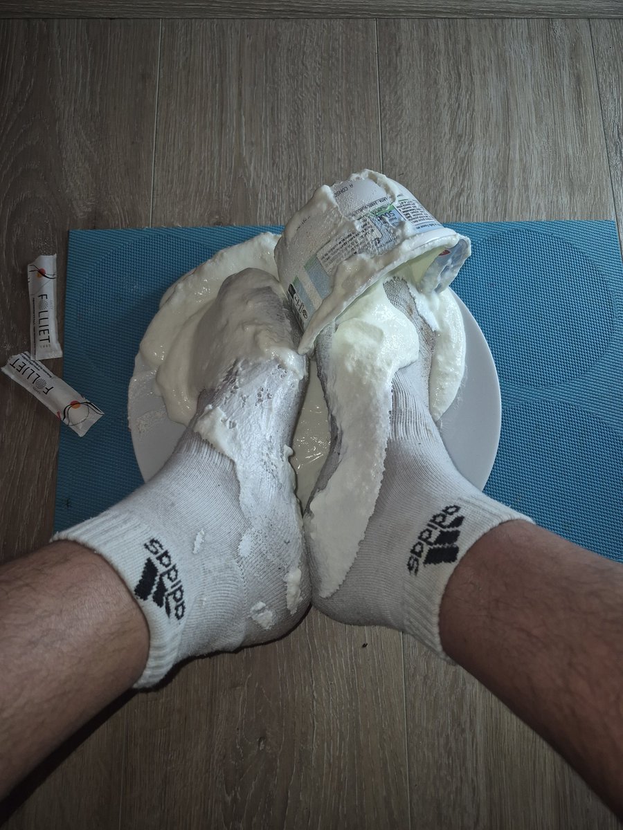 TEchapito's tweet photo. Venez manger votre fromage blanc bàde de pute https://t.co/MmqXyiYGVg