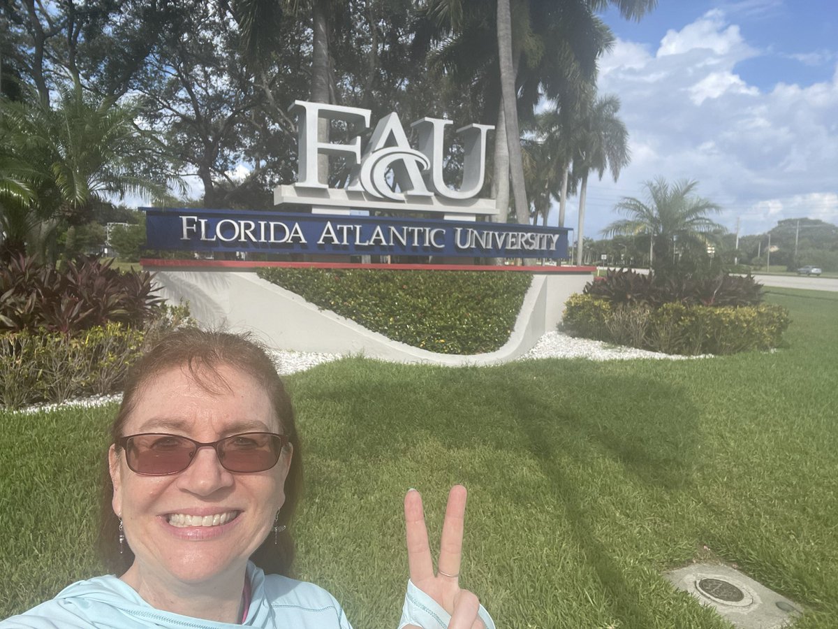 iteachthewhy's tweet photo. It is a dream come true. I am now a math instructor at Florida Atlantic University! Go Owls!
I didn't get a job here or anything. I'm just a math instructor physically on their campus.
#HappyBdayHowie
#HowieHuaAppreciationDay @howie_hua https://t.co/AmVoZ6OV1F