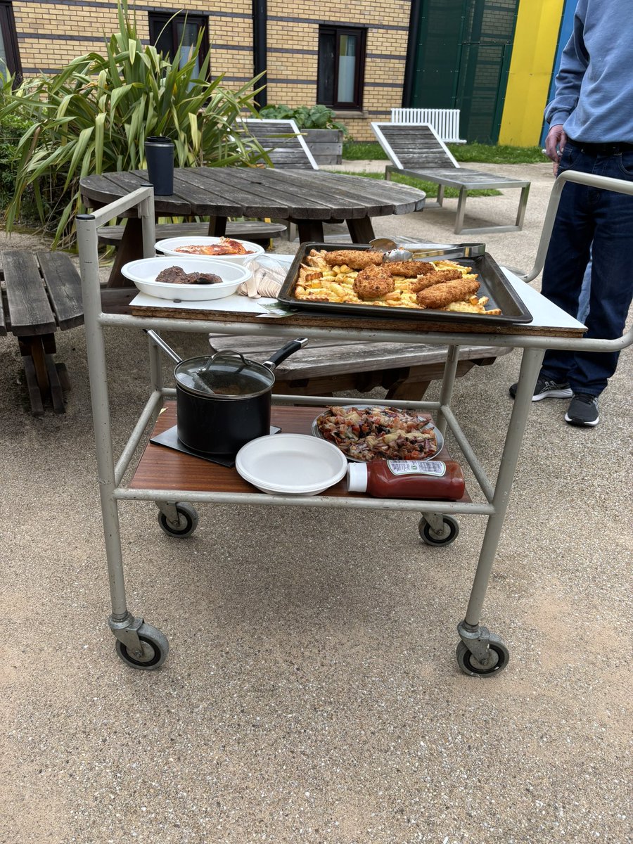 NiloofarNikbin's tweet photo. Another Cooking Club’s vibe🧑‍🍳👨‍🍳 from smoky to spicy fish, a delicious dive into flavors 🤤🍟🍽️
#TakeALookAtMeadowBrook
#MentalHealth 
#Healthcare #MacCollAboration https://t.co/UDPLX2bFG1