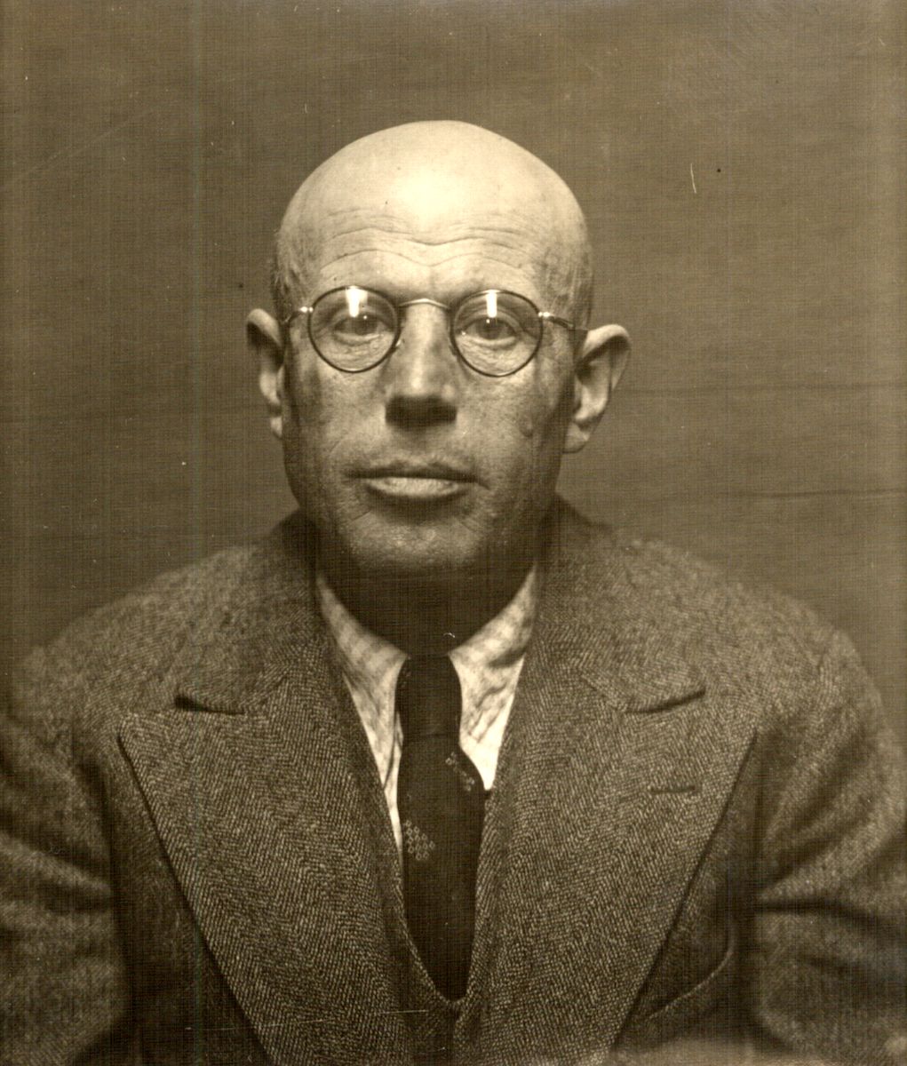 10 August 1885 | German Jew, Chaim Kraus, was born in Pommerensdorf (today Pomorzany, part of Szczecin in Poland). He emigrated to Belgium.

He was deported to #Auschwitz from Kazerne Dossin in Mechelen on 15 January 1943. He was murdered in a gas chamber after arrival selection.