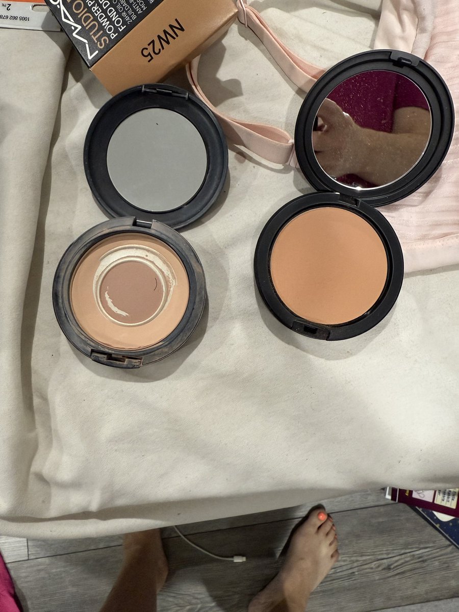 AMY GAZES tweet media