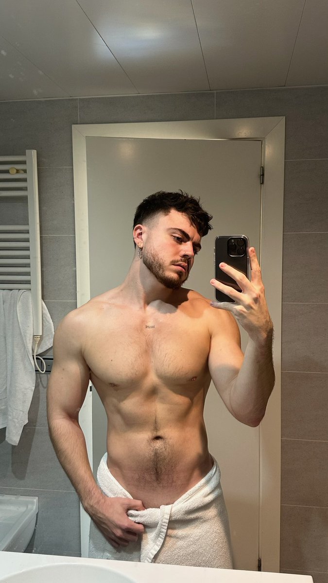 JeremX Torremolinos 24-28 April 🇪🇸 (@jeremsplrx) on Twitter photo Comment « hi » and i’ll send u a surprise 😈 Comment « hi » and i’ll send u a surprise 😈