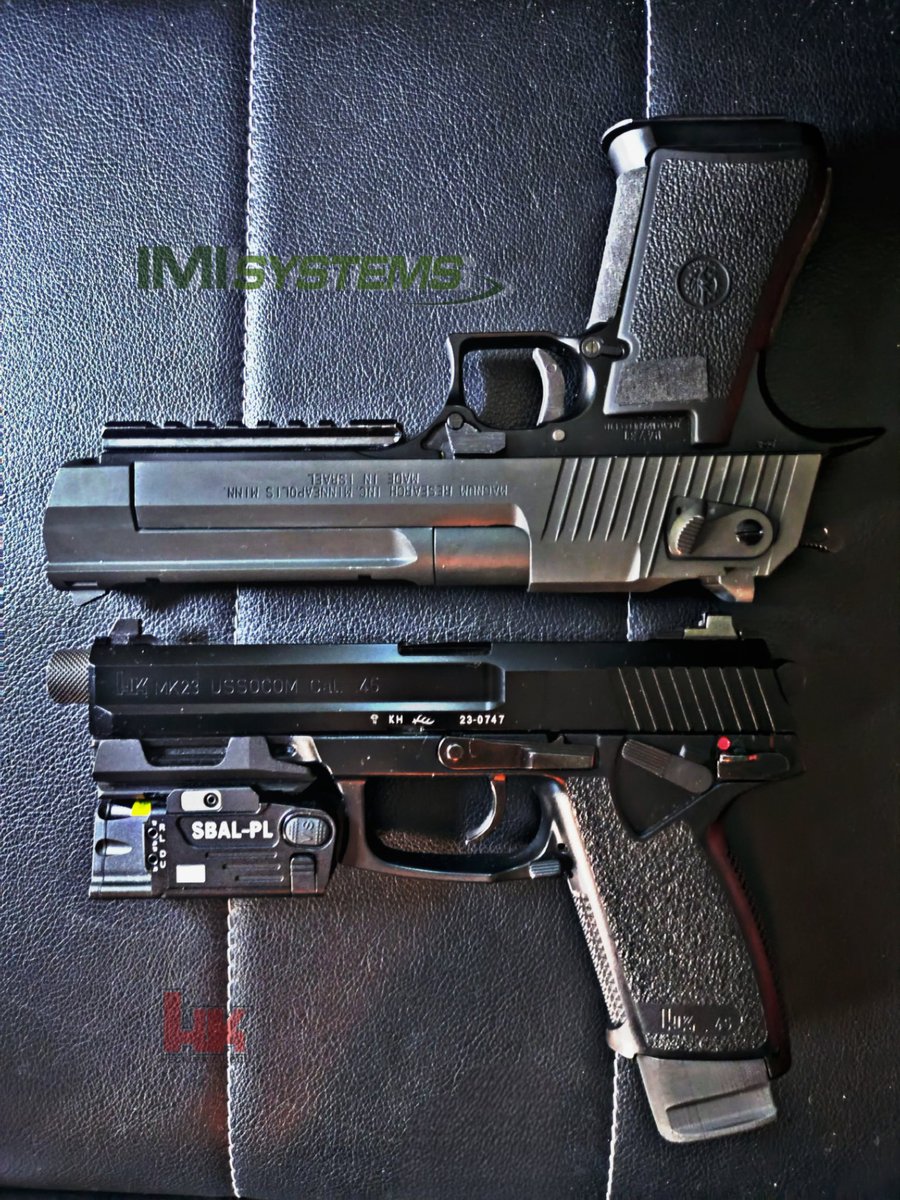 TM #デザートイーグル
KSC #Mk23
お気に入りのバカデカ銃2丁を並べてみました。
.45ACP+タフネス設計のMk23もたいがいデカいけど、.50AE弾を撃ち出すデザートイーグルはさらにデカいw
#サバゲー