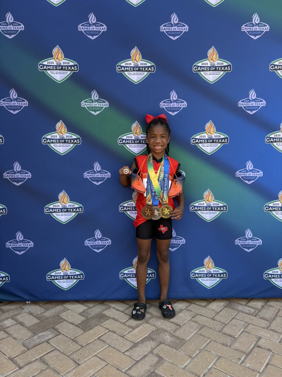Man this athlete right here is different ‼️‼️ she works hard and understands what it takes her first year ever running she was the anchor leg of the state champions 4x100m 
8u 100m runner up  and third in the 8u 200m she is the daughter of Patrick Edwards.  The future is bright