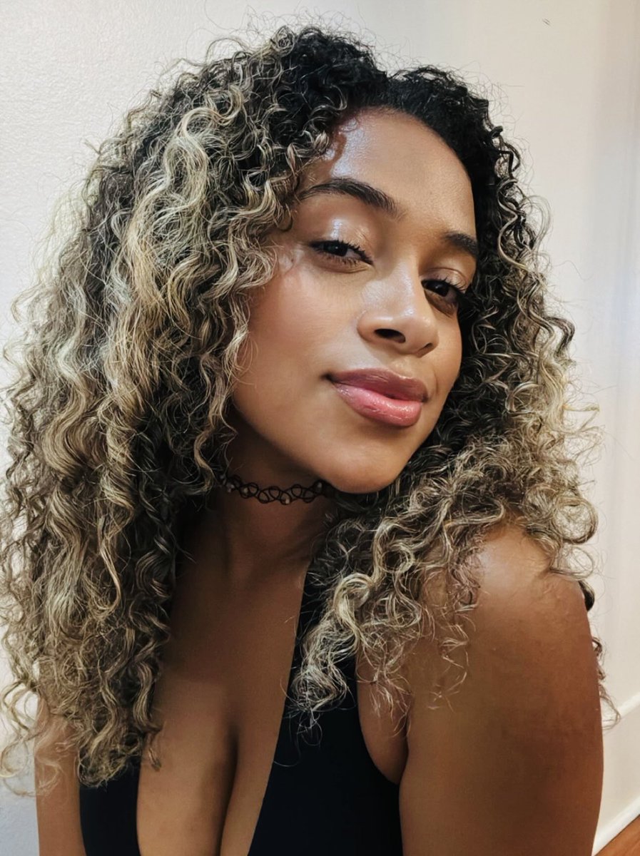 Baby, you might need a seatbelt when I ride it. I'ma leave it open like a door, come inside it. Even though I'm wifey, you can hit it like a side chick 🤪 💖