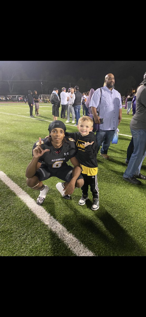 bmackin27's tweet photo. @JtLindsey4 keep your head up brother. We all know you’re a great person first. Great football player second. You always took the time to see Brody after the games, Just bc you know he looks up to you. Keep God 1st place as you always have!! He’ll get you through it! https://t.co/IUae1fAViY