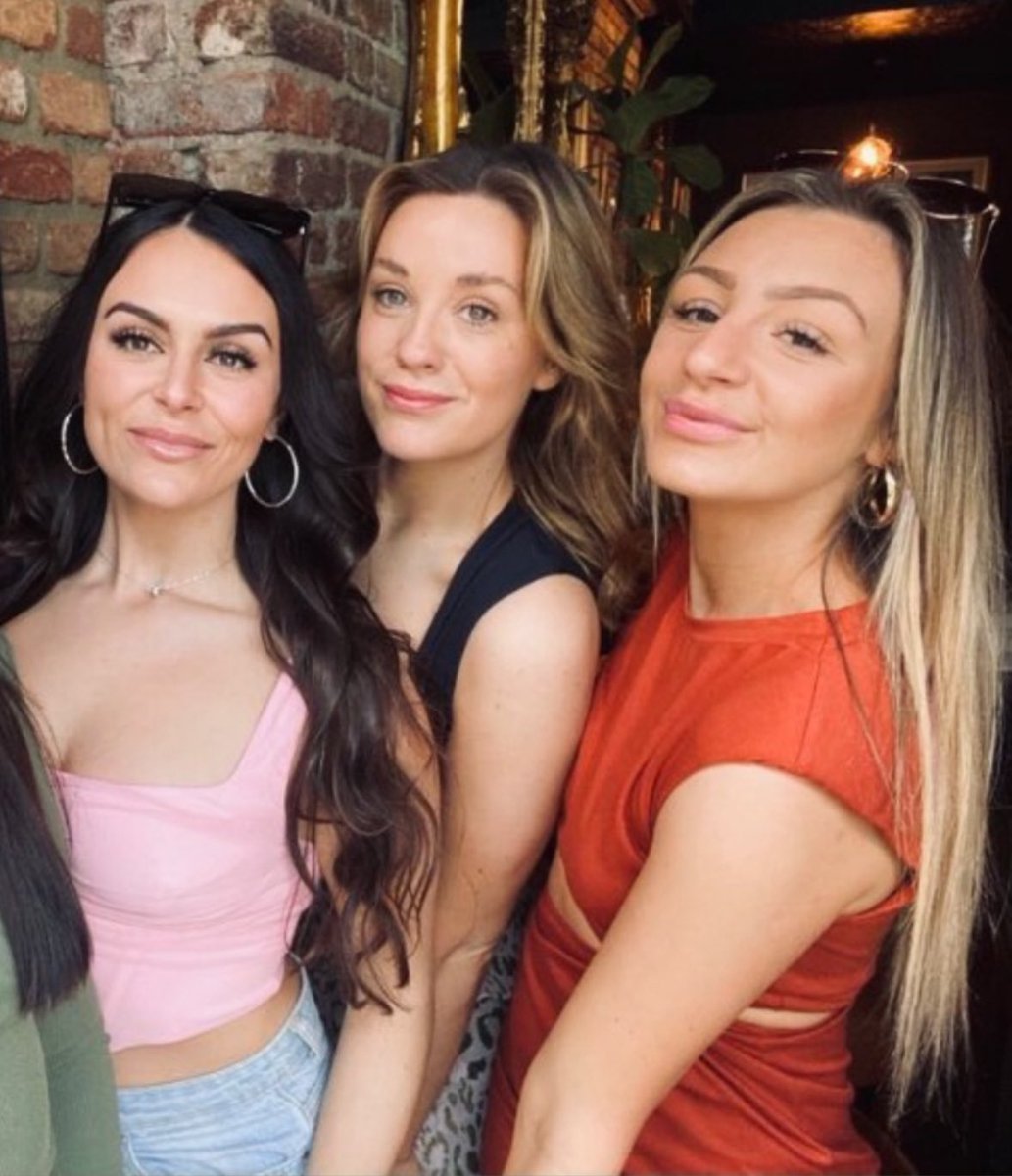 IrishGoodGirl's tweet photo. Out out 💃🥂 https://t.co/ma8jPIwKei
