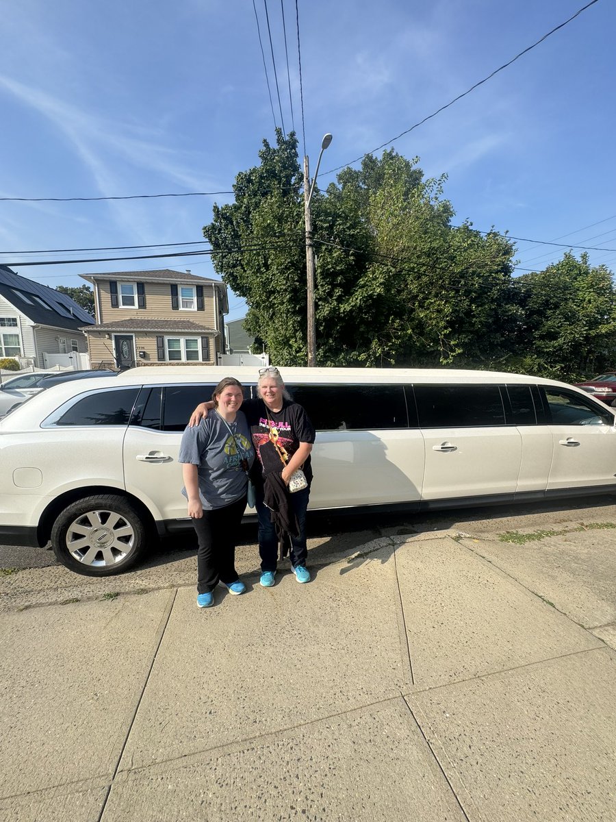 xDavidPostx's tweet photo. Next stop to the Jonas Brothers Concert at MetLife Stadium riding in style inside of a stretch limousine!!😎So excited can’t wait! @daisydukes521 @jonasbrothers @nickjonas @kevinjonas @joejonas #JonasBrothers #Jonas20 #Sucker #Cool https://t.co/9bC3G92N31