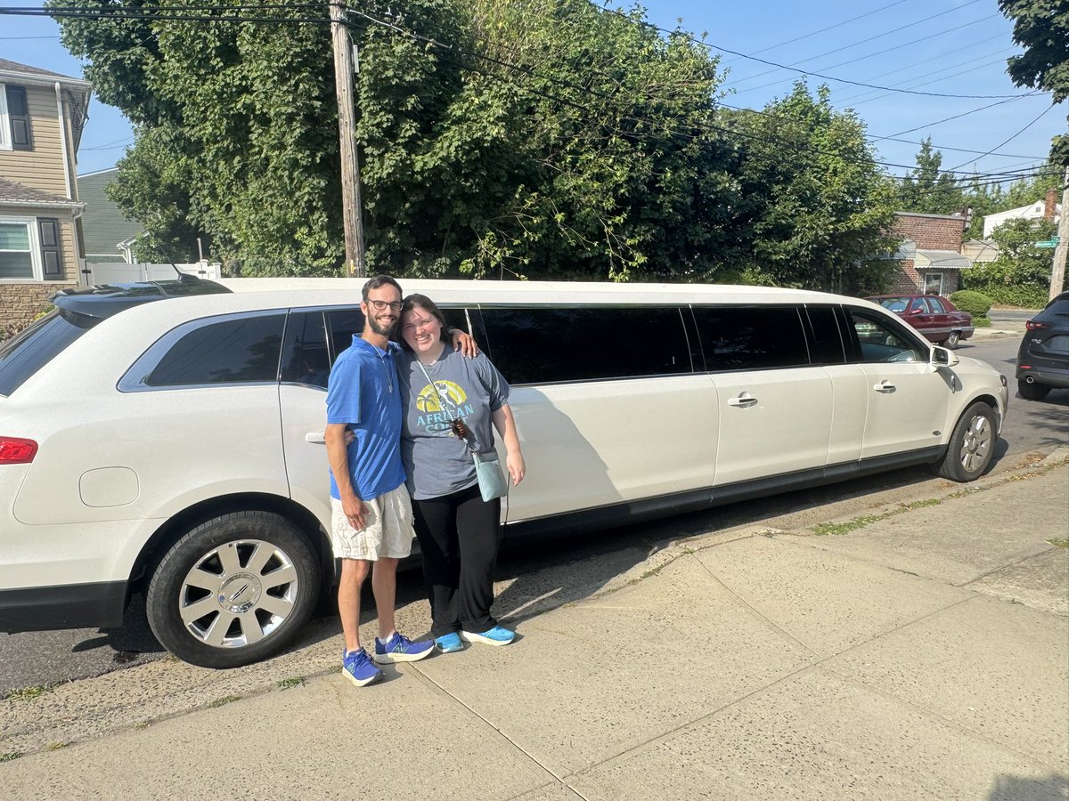 xDavidPostx's tweet photo. Next stop to the Jonas Brothers Concert at MetLife Stadium riding in style inside of a stretch limousine!!😎So excited can’t wait! @daisydukes521 @jonasbrothers @nickjonas @kevinjonas @joejonas #JonasBrothers #Jonas20 #Sucker #Cool https://t.co/9bC3G92N31