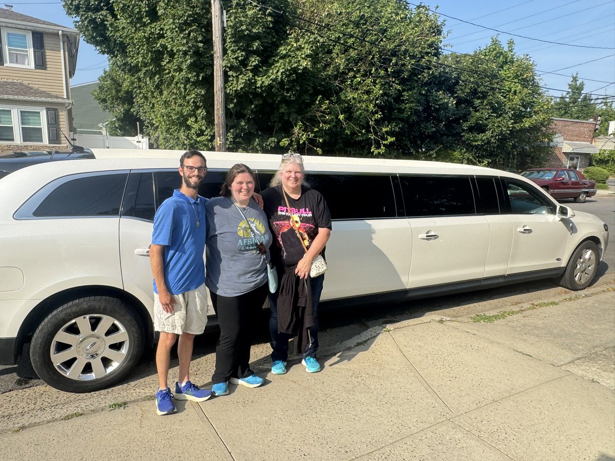xDavidPostx's tweet photo. Next stop to the Jonas Brothers Concert at MetLife Stadium riding in style inside of a stretch limousine!!😎So excited can’t wait! @daisydukes521 @jonasbrothers @nickjonas @kevinjonas @joejonas #JonasBrothers #Jonas20 #Sucker #Cool https://t.co/9bC3G92N31