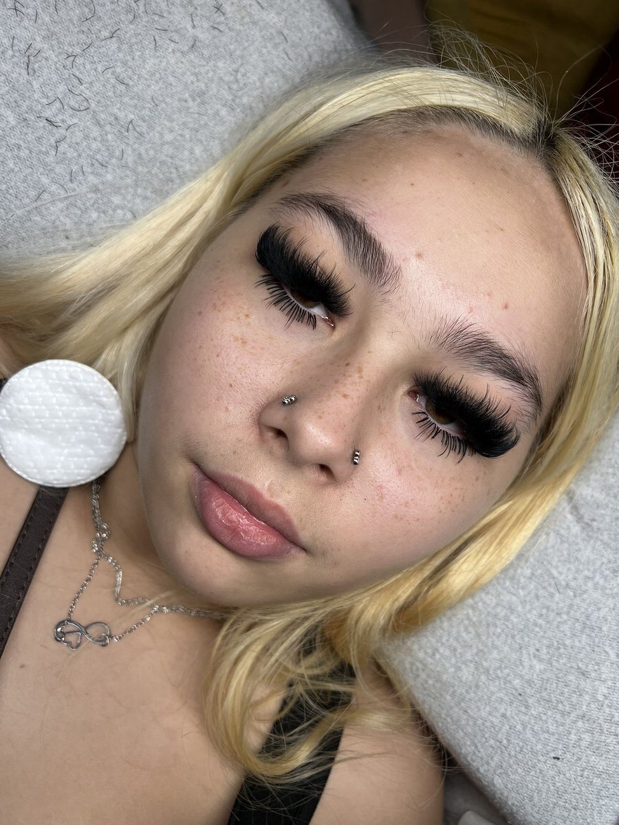 imdaae's tweet photo. august bookings available 💜 https://t.co/ZxM09pd7Bb