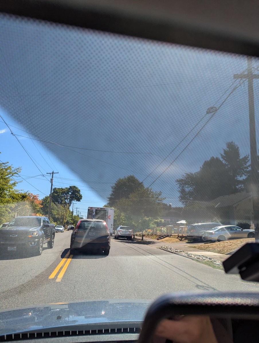 dlloyd710's tweet photo. @FedExHelp This is how one of your drivers chose to park to deliver multiple packages. AMPLE space to pull over along the curb. Instead just stopped in the lane of traffic, causing a dangerous situation in which drivers had to cross a double yellow. Please contact me for details. https://t.co/6XD9AotYmM