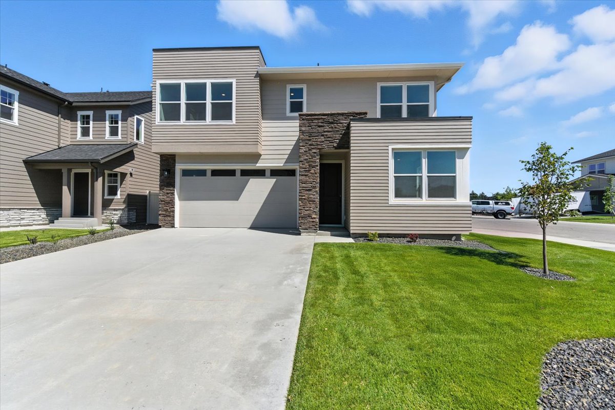 RAHomes's tweet photo. Own the first completed Bradford home at this community in Meridian, ID! Gourmet kitchen showcasing a large center island & a walk-in pantry | Primary suite offering a deluxe bath with double sinks, a roomy shower & a soaking tub | Updated price! #HotHomes https://t.co/P1pNhlVprq https://t.co/mJkjn3dZSp