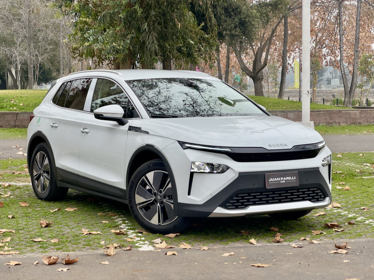 JuanParilliCars's tweet photo. ⚡ Probé el Skoda Elroq y en 2 palabras: me sorprendió.

✅ 282 hp y hasta 581 km de autonomía
✅ Travel Assist y 7 airbags
✅ Tecnología y acabados de primer nivel

❌ Sin portón eléctrico ni luces matriciales

💰 Desde $39 millones con financiamiento

¿Lo elegirías antes que un Model Y?

#SkodaElroq #AutosElectricos #Electromovilidad #SUV2025 #MovilidadSostenible