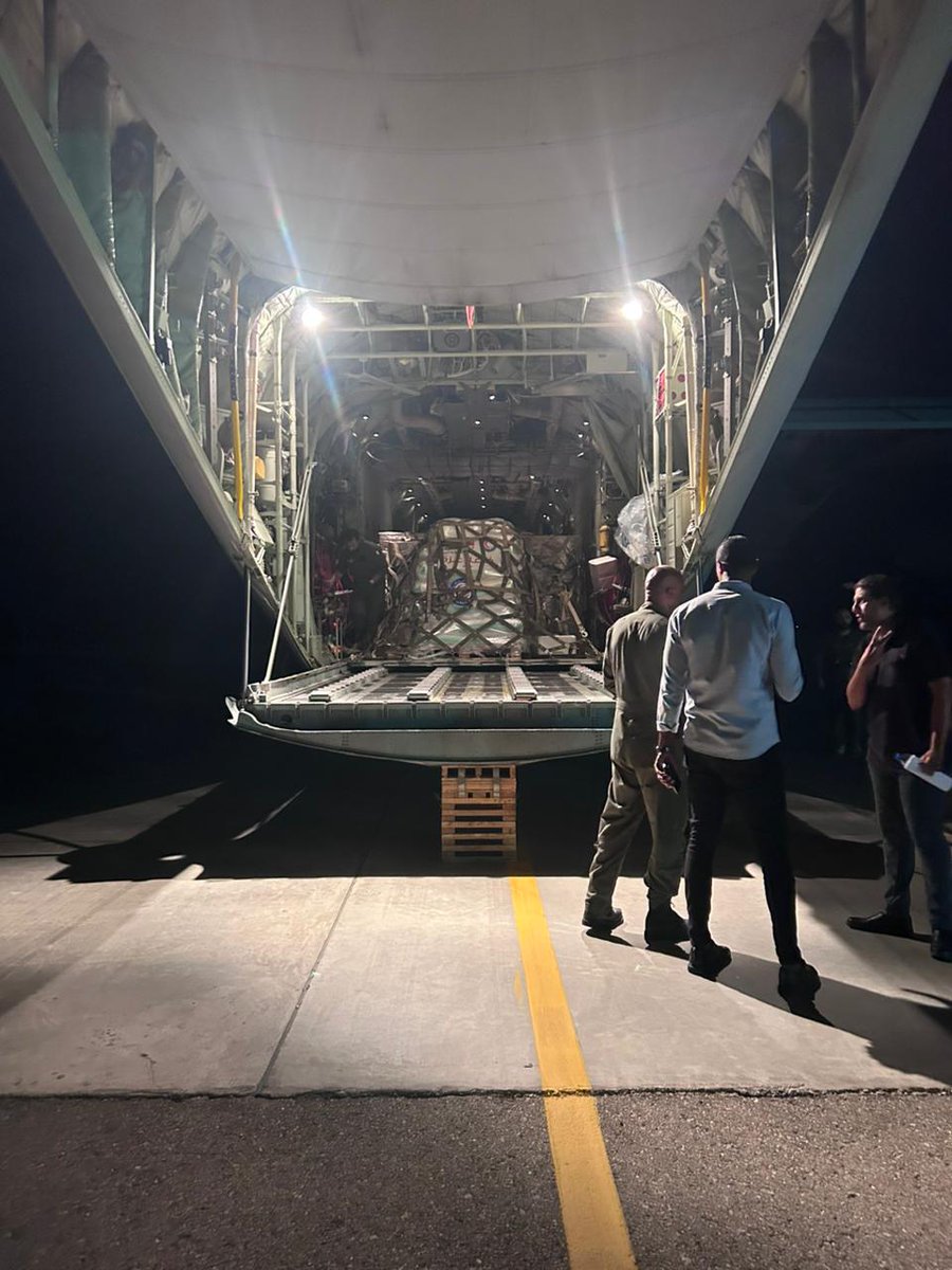 وصول أولى طائرات جسر الإغاثة الكويتي الجديد لغزة إلى مطار العريش الدولي محملة بـ 10 أطنان من المواد الغذائية

سفير دولة الكويت لدى مصر غانم الغانم يؤكد لـ (كونا) أن المواد الإغاثية العاجلة نتاج الدعوة التي أطلقتها حكومة الكويت معربا عن الشكر للشعب الكويتي على وقوفه الدائم بجانب