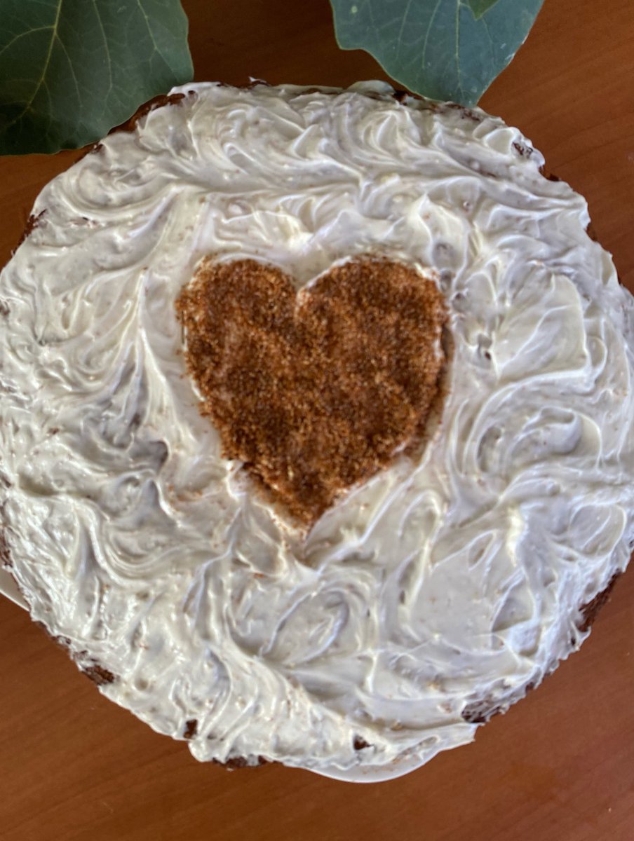 Double icing Vanilla Vanilla basic Sunday Special cake - caramel, vanilla cake- crumble ‘ rustic heart! CHEERS! Happy Sunday!