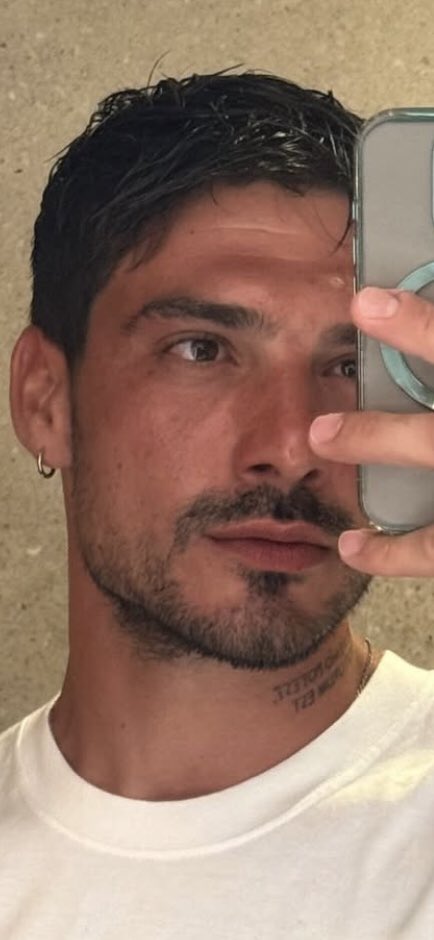 kramyisback's tweet photo. Cucciolo mio, l'errore più grande che hai commesso è stato essere troppo gentile con loro appena hai lasciato Gf. Avresti dovuto fare come La Gatta, ignorarli, essere arrogante con loro, ridergli in faccia... ora ne stai pagando le conseguenze.
È pazzesco. . https://t.co/m7aX1aFclR