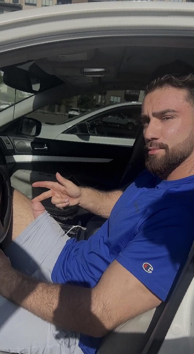 schmeggerz007's tweet image. need a ride to the gym its legday snpcht skyztv