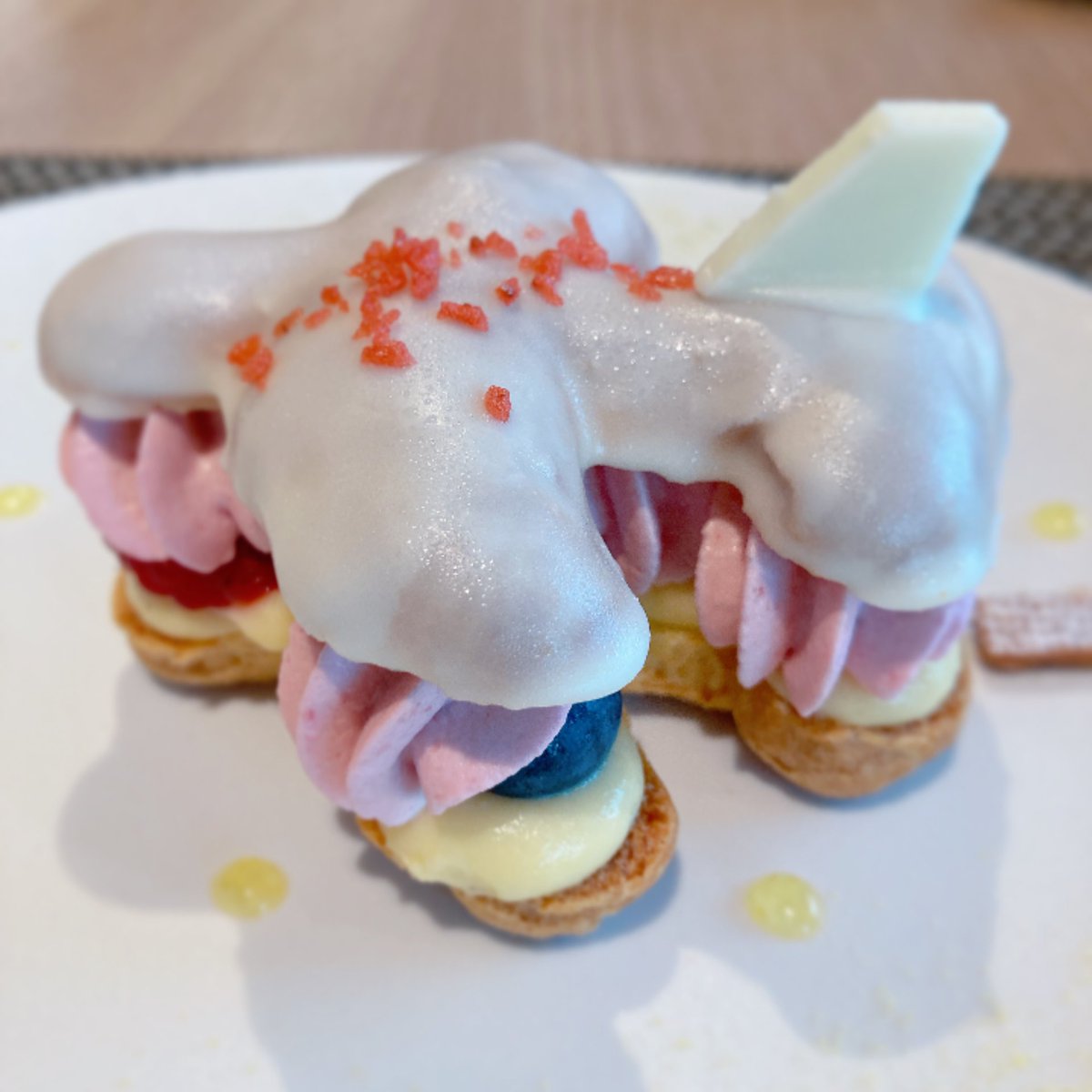 zekkei_JPN's tweet photo. 人気の飛行機シュー
FLYER'S Afternoon Tea
と
通常注文では異なるようです
#羽田 #羽田空港
#羽田空港第2ターミナル
#羽田エクセルホテルホテル東急
#フライヤーズテーブル
#FLYERSTABLE
#アフタヌーンティー
#AfternoonTea
#飛行機シュー https://t.co/HKds0a8qdY