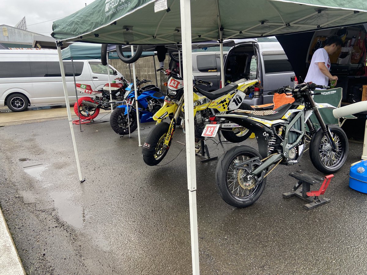 Sakiyan823's tweet image. お天気悪いけれども
雨は降ってません！！
始まりましたヾ(*´∀｀*)ﾉ

 #STPP（佐賀二輪パイロン練習会)