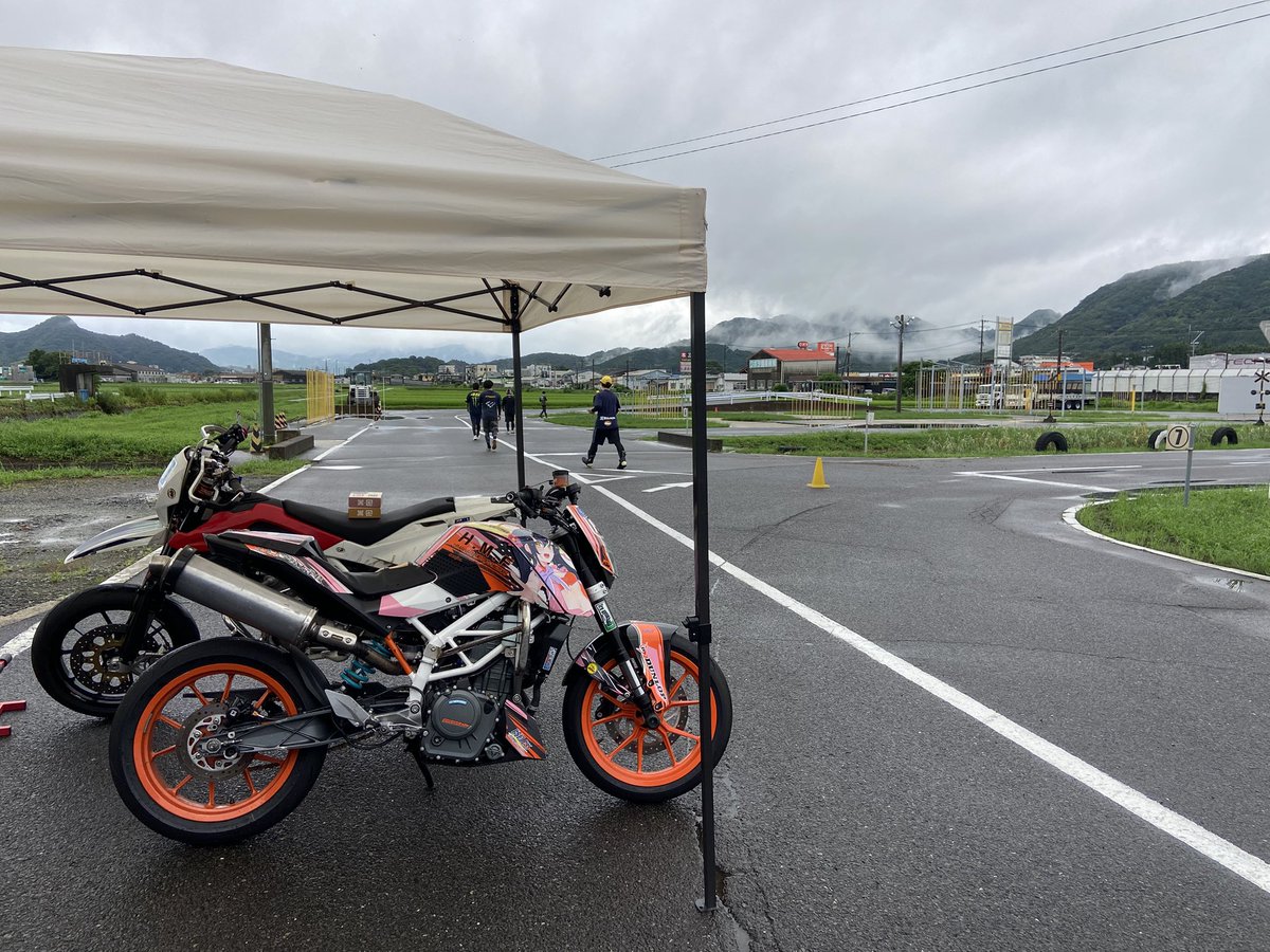 Sakiyan823's tweet image. お天気悪いけれども
雨は降ってません！！
始まりましたヾ(*´∀｀*)ﾉ

 #STPP（佐賀二輪パイロン練習会)