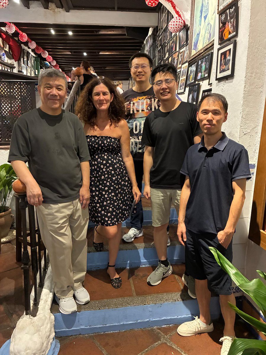 DavePosePadilla's tweet photo. Enjoying the visit of our colleagues from the Institute of Fruit Science, Profs. Chen, Li, Hu, and our good pal Prof. Li. Thanks for stopping by and being so generous! Looking forward for starting new collaborations between @IHSM_CSIC_UMA and @ZJU_China https://t.co/EvLObV344K
