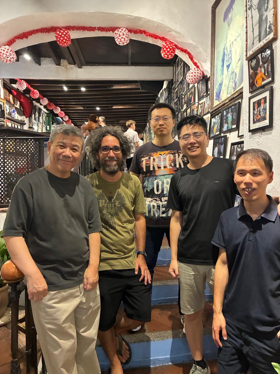 DavePosePadilla's tweet photo. Enjoying the visit of our colleagues from the Institute of Fruit Science, Profs. Chen, Li, Hu, and our good pal Prof. Li. Thanks for stopping by and being so generous! Looking forward for starting new collaborations between @IHSM_CSIC_UMA and @ZJU_China https://t.co/EvLObV344K