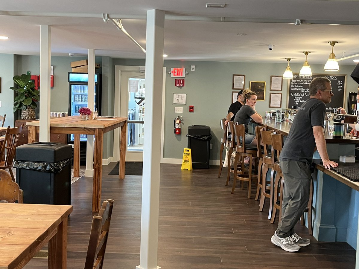 MarcHurBoston's tweet photo. We got to check out a brand new brewery southwest of Boston this afternoon and the space is really interesting. #RushfordAndSons #Holliston https://t.co/2EFYd3ZSt5
