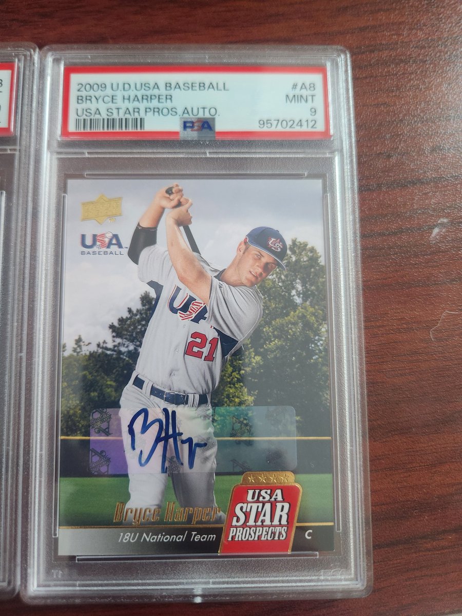 RyanClutt's tweet photo. @MattStrahm @Topps @TheCardLifeTV Could be one of the first cards he ever signed? Lol probably not but maybe. 👀 https://t.co/nitQVbTIgR