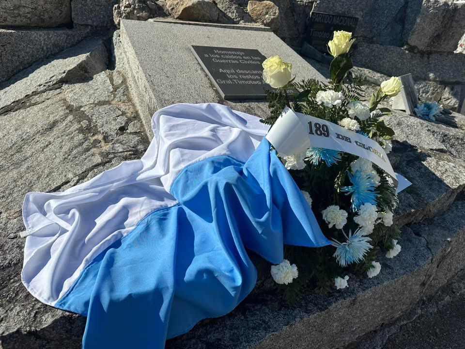 CDJ_Florida's tweet photo. 189 años de historia, compromiso y valores. En esta ocasión, las palabras de nuestra compañera Candelaria Montaño resaltaron la importancia de reivindicar el pasado y recordar que cada uno de nosotros es parte de esta historia.
Por más Partido Nacional ⚪️🔵 https://t.co/EH49WK7LHB