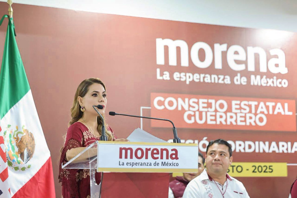 EvelynSalgadoP's tweet photo. Este domingo asistí a la Sexta Sesión Ordinaria del Consejo Estatal de Morena, donde junto a compañeras y compañeros compartimos la unidad, esperanza y compromiso de seguir llegando a cada rincón de Guerrero, consolidando el Segundo Piso de la Cuarta Transformación. (1/2) https://t.co/4Ig38zNlGk