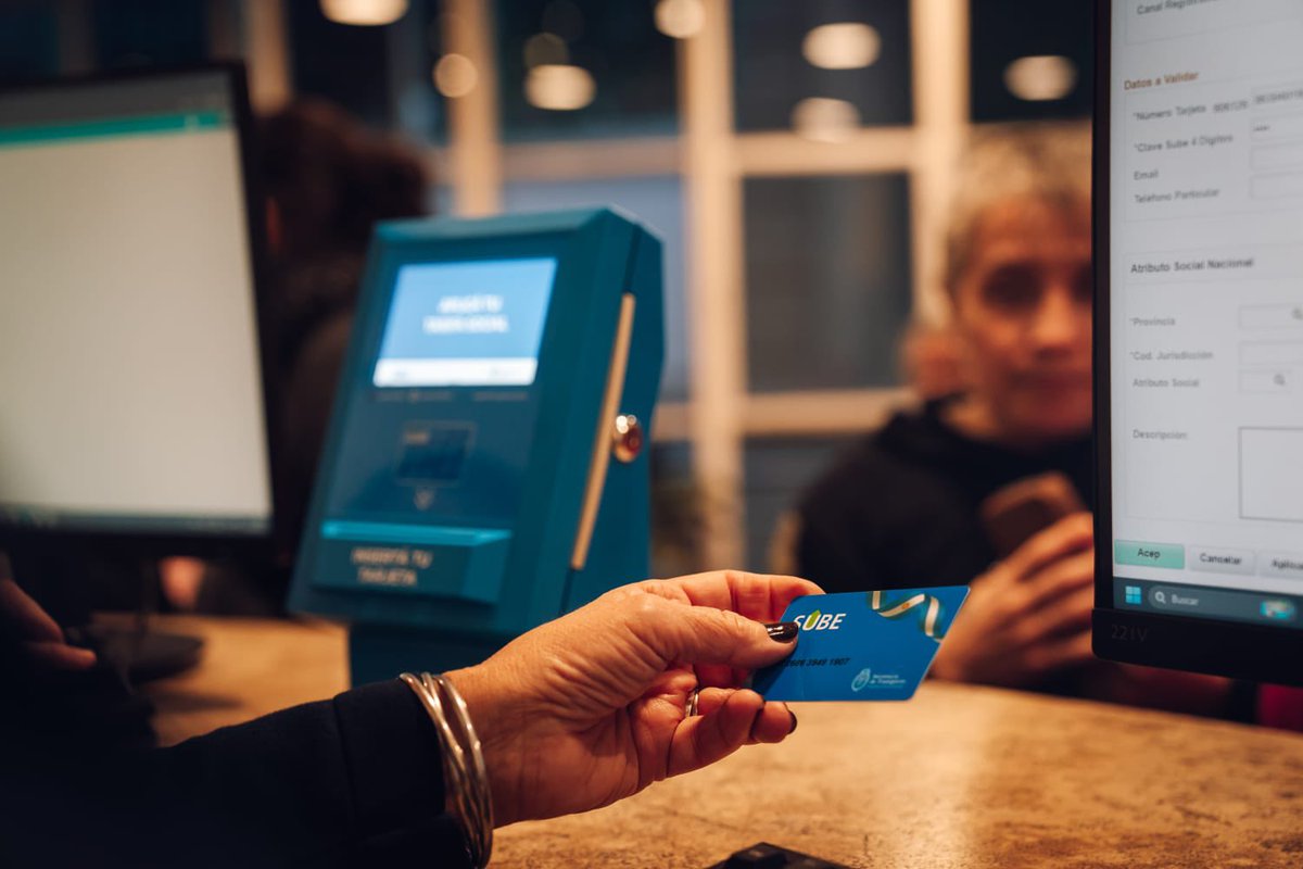 MuniCba's tweet photo. La Tarifa Social para Personas Mayores de 70 años se podrá activar en SUBE desde el próximo lunes. 🚍

💳 Los usuarios que no hayan tramitado la SUBE, podrán retirarla y activar el beneficio en:

📍Palacio 6 de Julio
📍Boleterías de FAM, SíBus, Tamsau y Coniferal. https://t.co/TP2vx7Y2TS