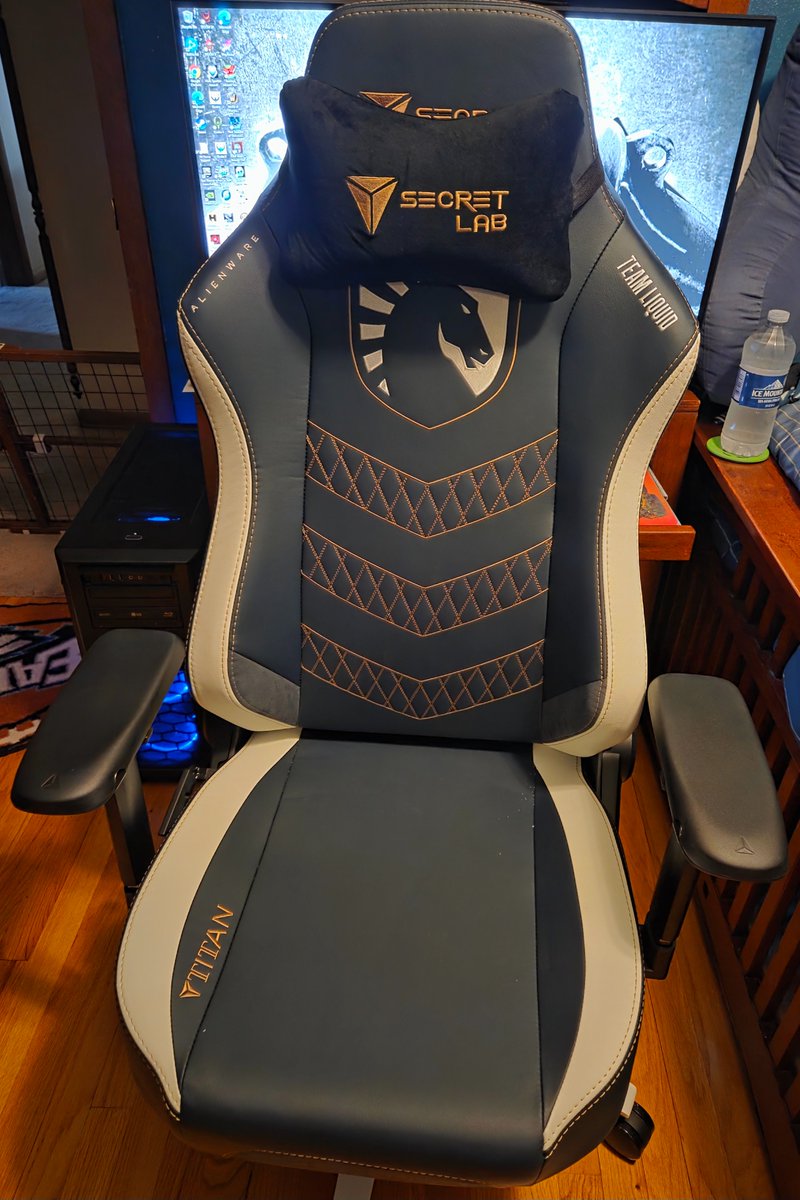 Dswens3's tweet photo. #secretlab https://t.co/vabhWIV4do