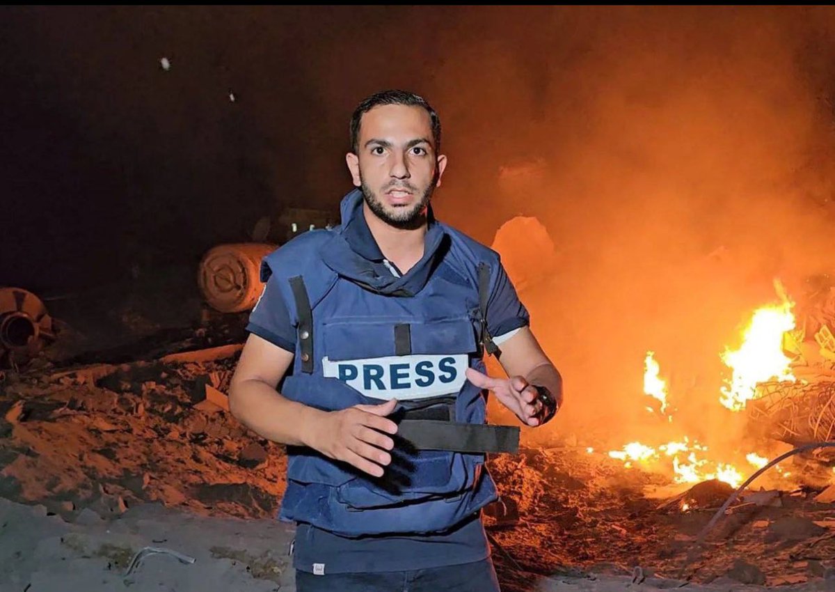 مايا العبسي (@mayaabsiye) on Twitter photo كم كانت أمي تخشى عليك تحديدا يا <a href="/AnasAlSharif0/">أنس الشريف Anas Al-Sharif</a> قبل يومين قالت لي: أشعر أنهم في هذه الأيام تحديدا سيغتالوه كما اغتالوا غيره ..رحلت ياعين غزة وصوتها الحر في زمن الصمت مع بقية رفاقك ..وإن سقطت أجسادكم الا أن ارواحكم ارتقت برسالة ظهرت للعالم ألا سلام مع قاتل حقير محتل
#أنس_شهيد كم كانت أمي تخشى عليك تحديدا يا <a href="/AnasAlSharif0/">أنس الشريف Anas Al-Sharif</a> قبل يومين قالت لي: أشعر أنهم في هذه الأيام تحديدا سيغتالوه كما اغتالوا غيره ..رحلت ياعين غزة وصوتها الحر في زمن الصمت مع بقية رفاقك ..وإن سقطت أجسادكم الا أن ارواحكم ارتقت برسالة ظهرت للعالم ألا سلام مع قاتل حقير محتل
#أنس_شهيد