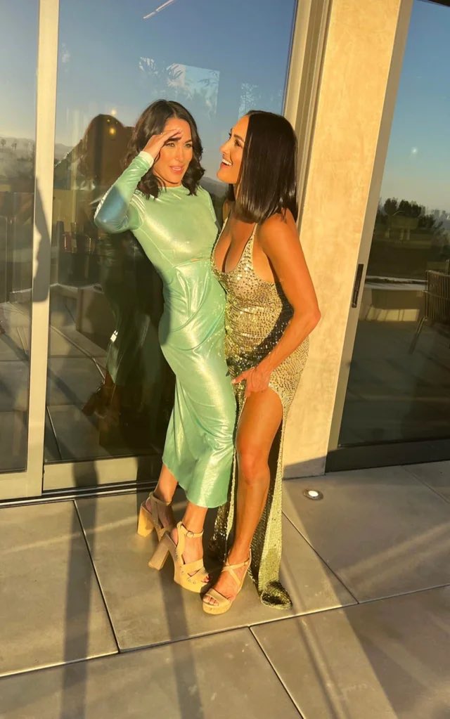 bellaonbella's tweet image. caught lacking in the middle of a photo , grinding on my sisters leg in front of friends 🥰