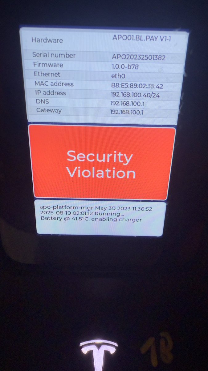 Estoy en los cargadores V4 de Tesla en la estación de carga de Nuevos ministerios y al ir a cargar, en las pantallas de los cargadores salta este aviso.

Alguien sabe que puede ser o qué problema puede ser ?