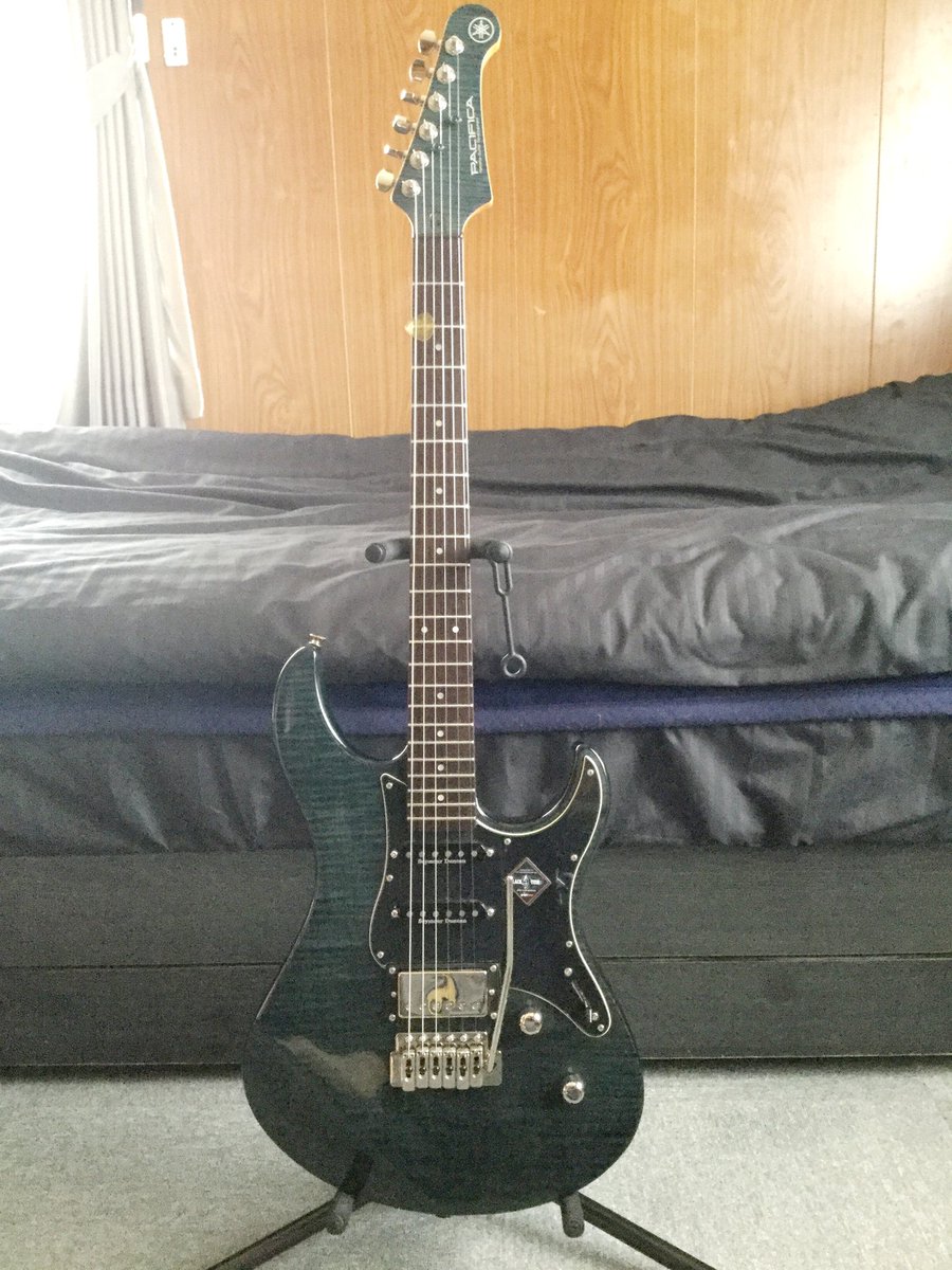 beat_crazy_'s tweet photo. 🌟 現在のギター 🎸

YAMAHA PACIFICA612VIIFM

コスパの良い、弾きやすさ抜群のギター🎸インディゴブルー (IDB)色に惹かれ購入👛

Before → After

ピックガード交換 &amp;
トレモロアームキャップ 装着後

#YAMAHAPACIFICA612
#YAMAHAPACIFICA
#PACIFICA612
#PACIFICA
#エレキギター
#ピックガード https://t.co/9VP3SRqYos