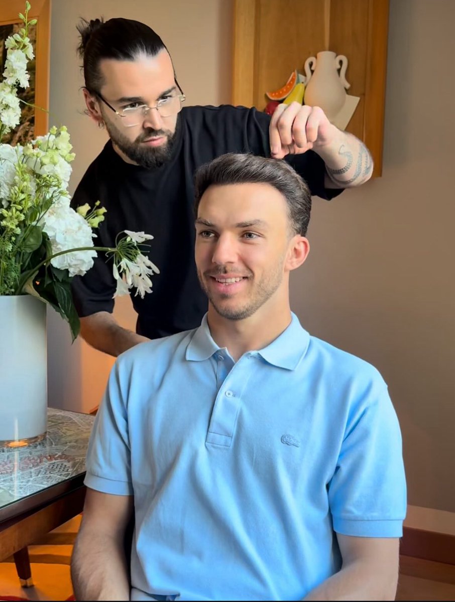 mais um motivo pra eu ter ranço dele

fez transplante capilar com o cabelo do doohan e faz isso 🖕