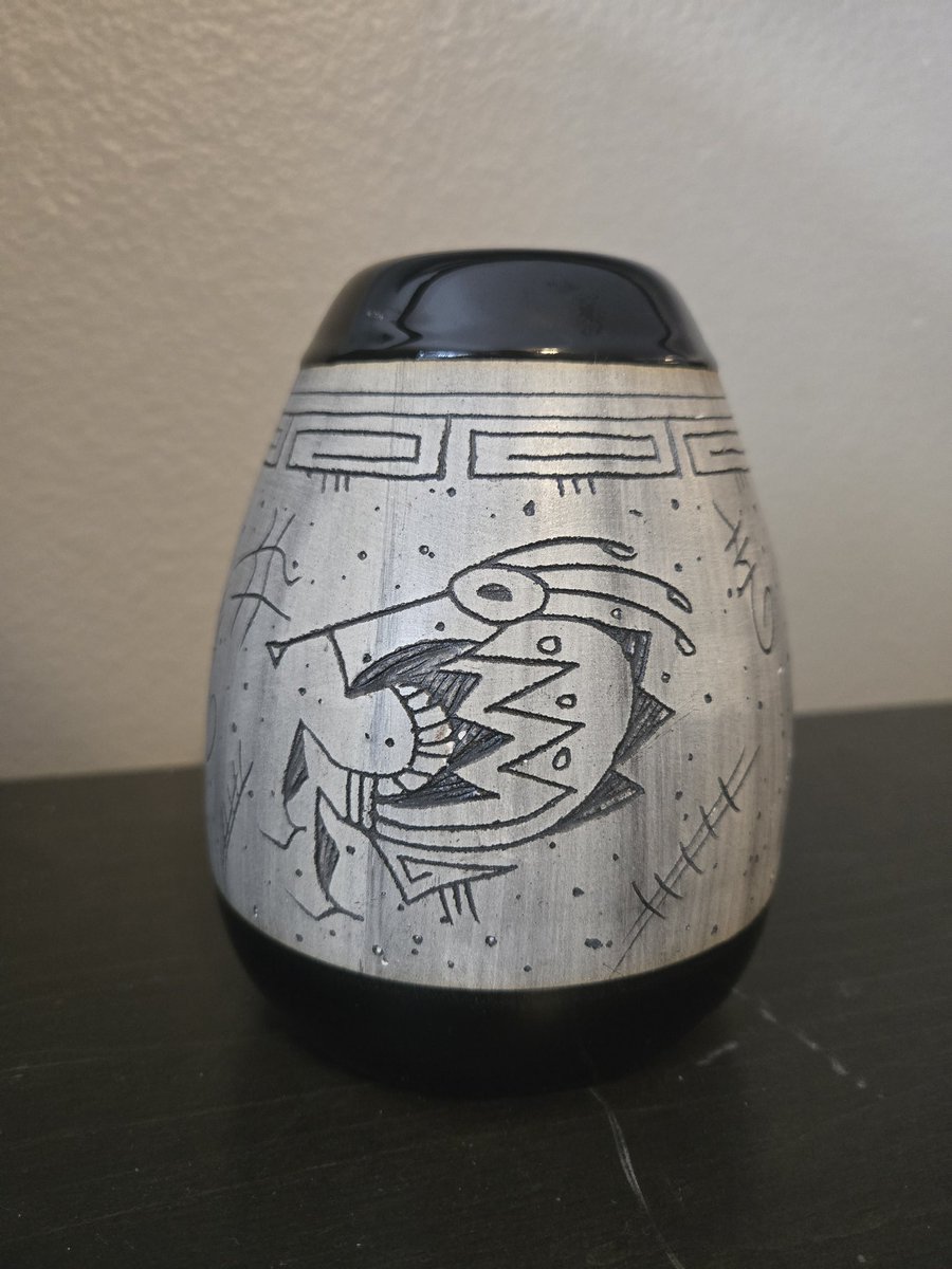 zees_pieces's tweet photo. Native American Navajo Pottery Signed Handmade, Petroglyph Cave Marking Design
https://t.co/5Z6R7hanHE
#Navajo #pottery #nativeamerican #cavedrawings #Petroglyph https://t.co/BGexkfsdmV