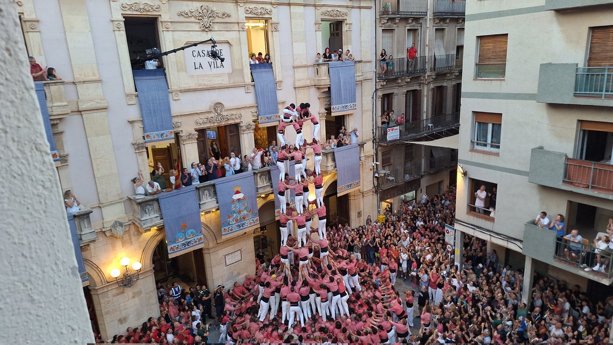 No et perdis el 3 Rondes de <a href="/Catinformacio/">Catalunya Informació</a> amb les diades de Llorenç del Penedès, Castelldefels i la Firagost. 
També fem tertúlia amb <a href="/cugatmataro/">Cugat Comas</a> i Maria Morell
3cat.cat/3cat/la-vella-…
#castells #castellers