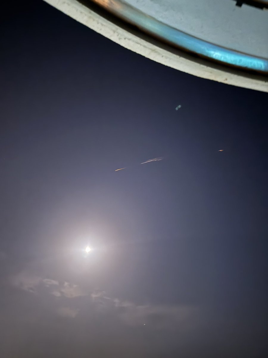 PabloCostaf's tweet photo. @RedSpmn acabo de captar una ráfaga de meteoritos impresionantes , eran como unos seis destellos grandes y al final quedó uno que cruzó durante unos 10 segundos y terminó apagándose , en la zona de Cala Mayor, Palma. https://t.co/SKS04sAUOu