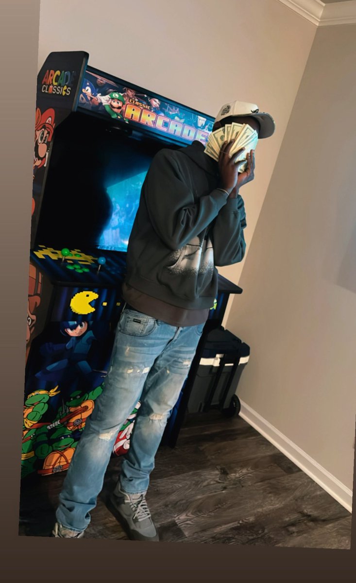 abvethemajority's tweet photo. Going bring the only thang that I fear🏧 https://t.co/Xactd8rmHu