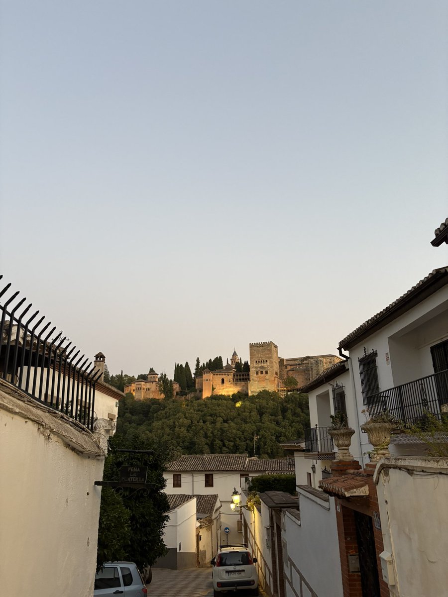 nerea_raamirez's tweet photo. dale limosna mujer, que no hay nada en la vida como la pena de ser ciego en granada ✡️ https://t.co/45jp4TEOsx
