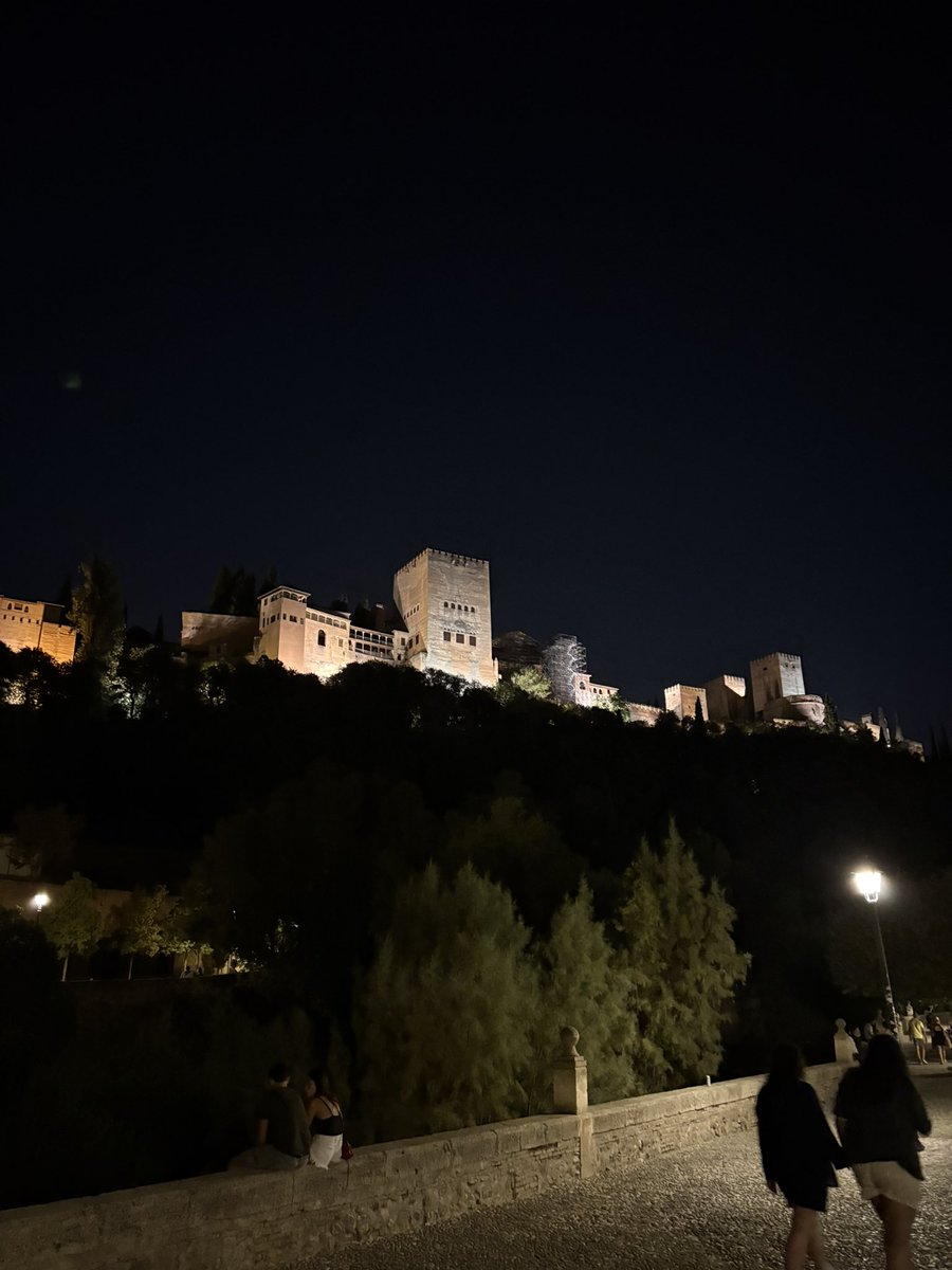 nerea_raamirez's tweet photo. dale limosna mujer, que no hay nada en la vida como la pena de ser ciego en granada ✡️ https://t.co/45jp4TEOsx