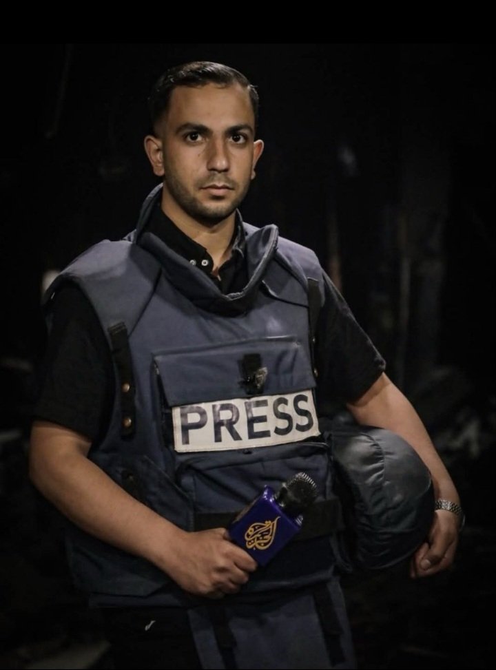 رحم الله الشهيد البطل
#أنس_الشريف 
جاهد الإحتلال بصوته وبنقله لحقائق وجرائم  العدوالصهيوني بحق أهلنا بغزة 
وداعاً يا #أنس_شهيد 
الى جنة الفردوس الأعلى بإذن الله